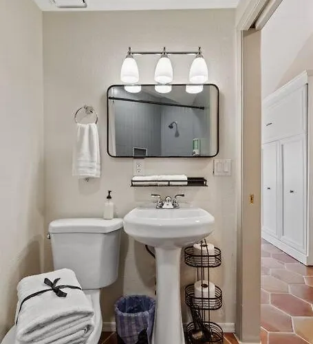On The W/ Pool, Hot Tub & Tennis Apartment *