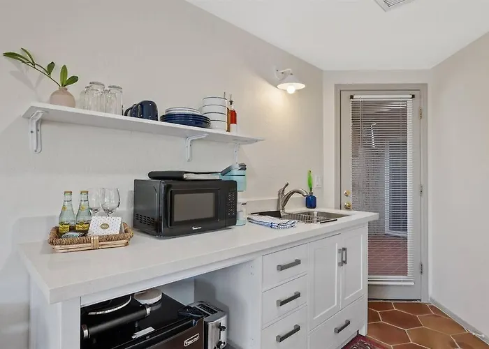 On The W/ Pool, Hot Tub & Tennis Apartment Chandler