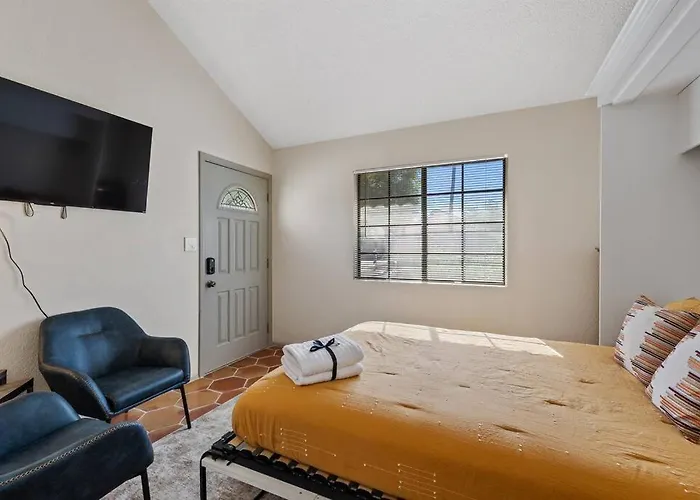 On The W/ Pool, Hot Tub & Tennis Apartment *